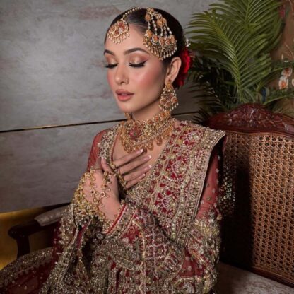 traditional modern look distinction necklace set