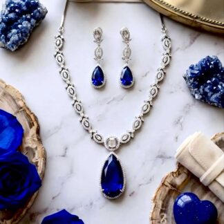 the statement glamour necklace set in royal blue