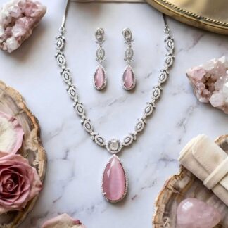 the statement glamour necklace set in blush pink