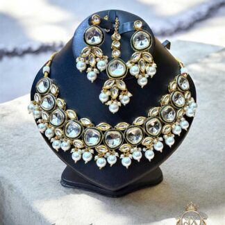 emerald border kundan choker & maang tikka set